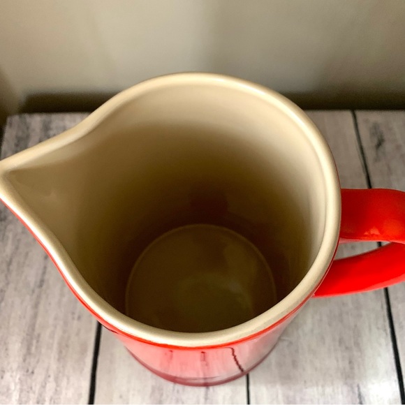 New Le Creuset Second Choix 1.5L / 1.6QT Pitcher Cerise Red Large - Picture 2 of 5